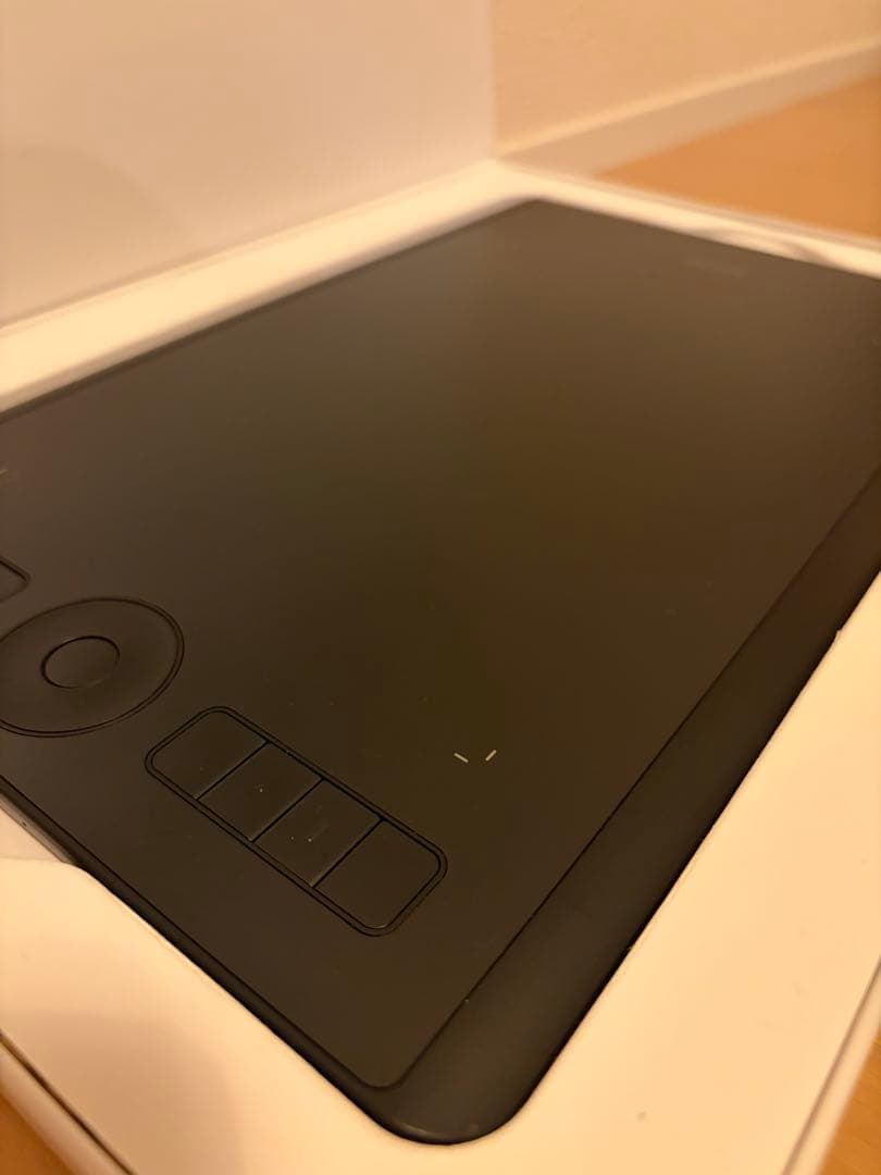 Wacom intuos Pro PTH-660 ペンタブレット　Mサイズ