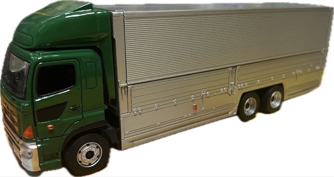 HINO トラックモデル 緑　模型　改造