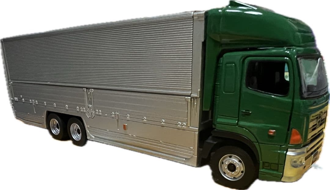 HINO トラックモデル 緑　模型　改造