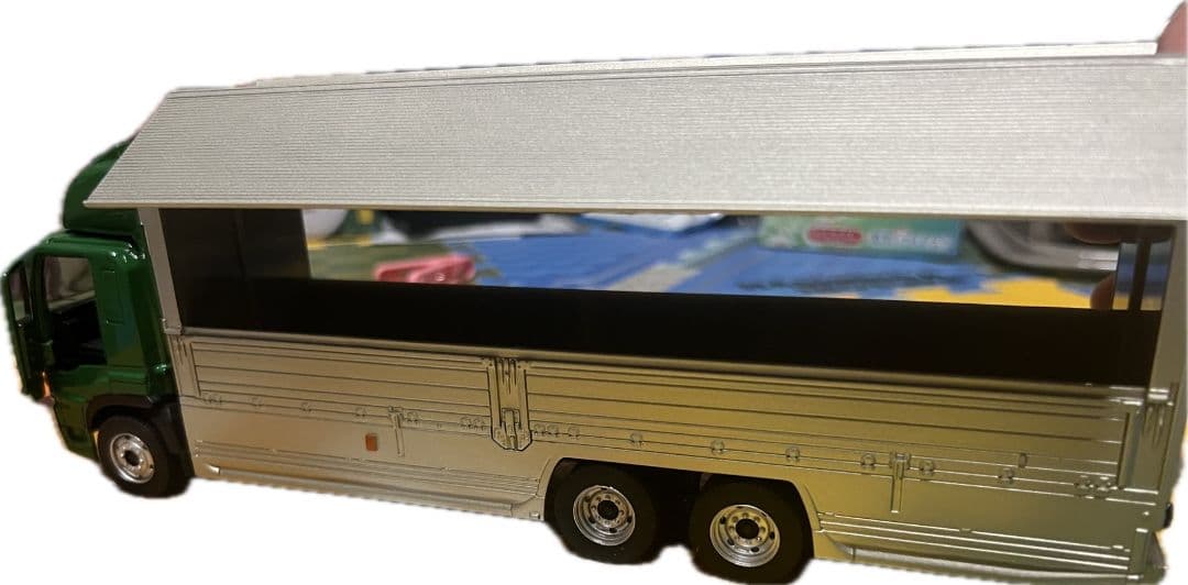 HINO トラックモデル 緑　模型　改造