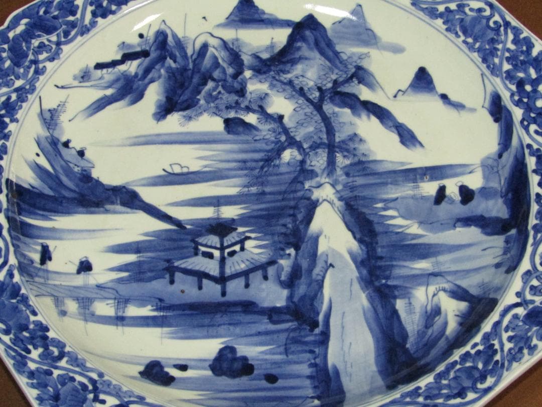 【染付　山水図　八角大皿】古伊万里