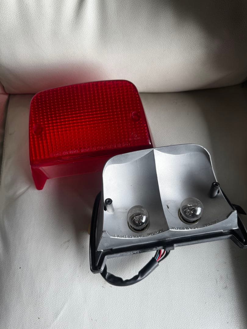 カワサキ　ゼファー400 純正テールランプ　レンズ