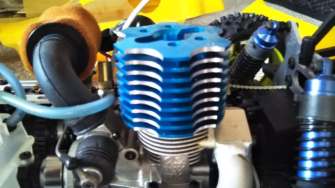 ラジコン、エンジンバギー