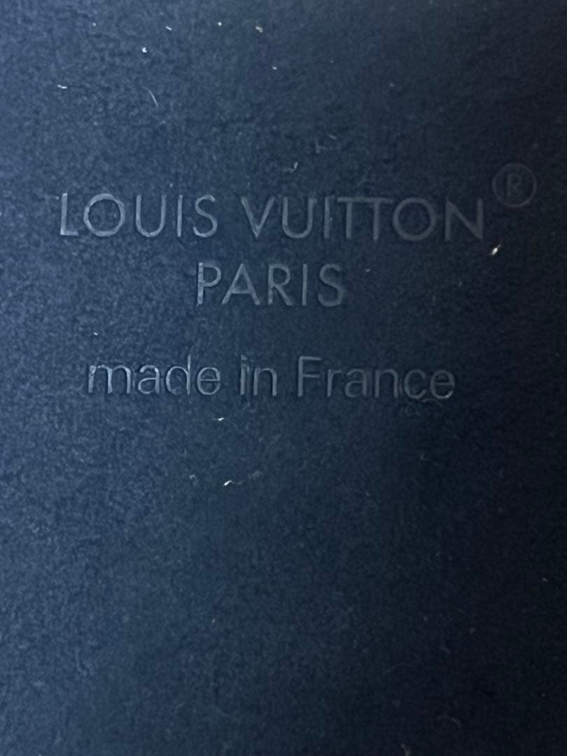 ルイヴィトンiPhone15Proケース早い者勝ち！