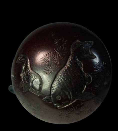 唐木彫 饅頭 根付 「金魚の図」裏面に在銘 判読出来ず