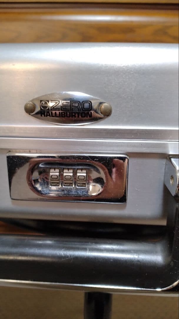 k*t様 ZEROHALLI ゼロハリバートン アタッシュケース付属品有り