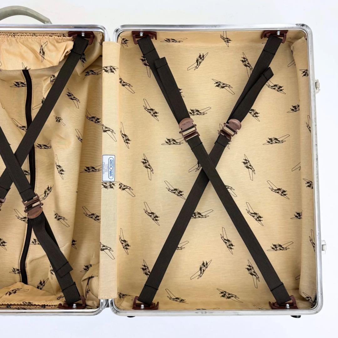 美品 リモワ クラシックフライト 33L 機内持ち込み 2輪 TSAロックベルト