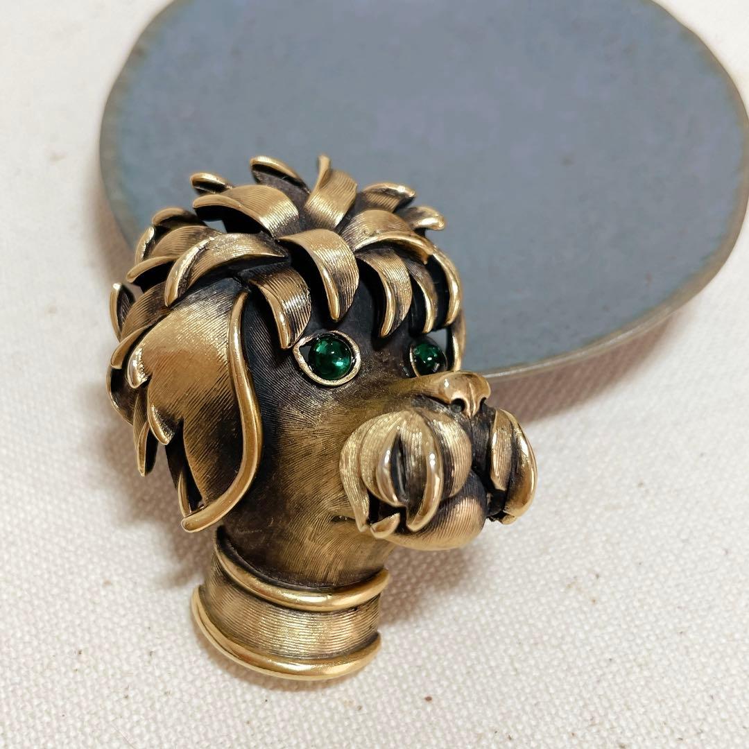 トリファリ 動物 ブローチ 緑の目の犬 プードル