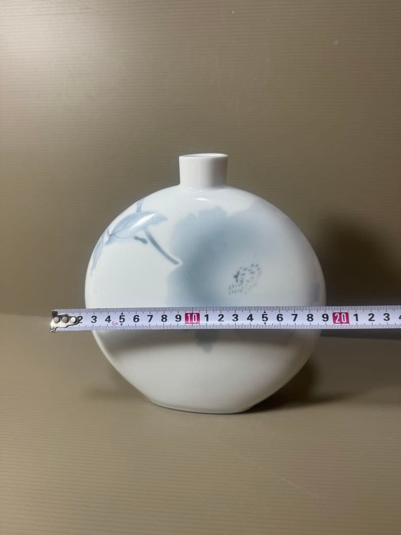 2117 深川製磁　淡釉光彩　薄墨白牡丹　花瓶