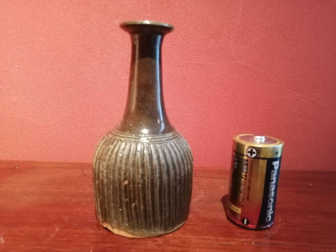 琉球古陶　壺屋焼飴釉線刻文徳利