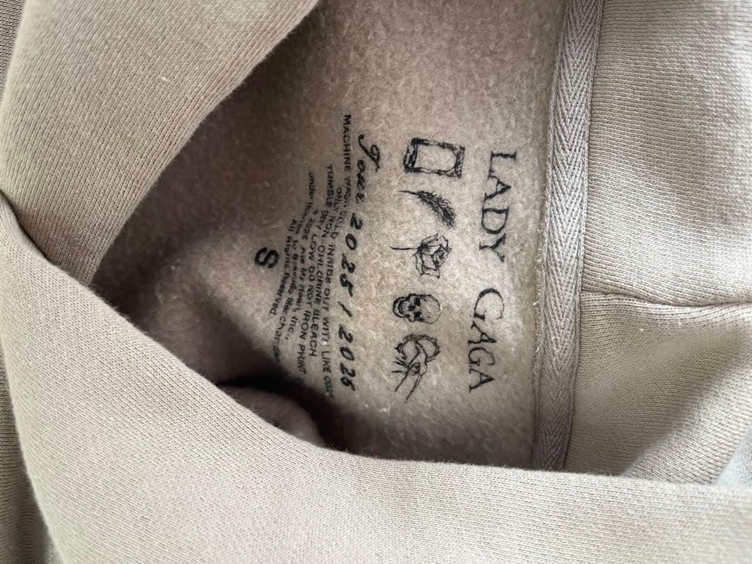 【新品】LADY GAGA THE MAYHEM BALL 公式パーカー