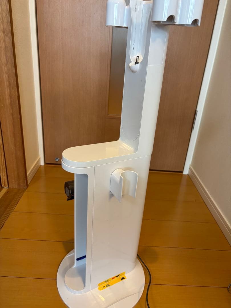 ダイソンSV12コードレスクリーナースタンド付きジャンク品