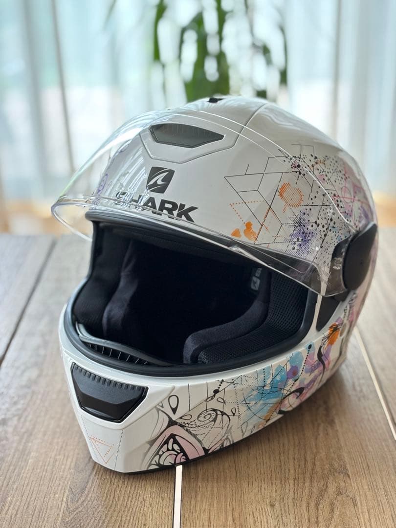 SHARK フルフェイスヘルメット グラフィックデザイン　サイズXS（女性向き）