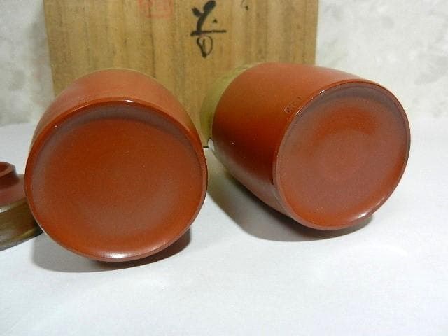 ３代目伊藤赤水（せきすい）作　無名異（むみょうい）焼酒器（徳利２本、猪口３客）