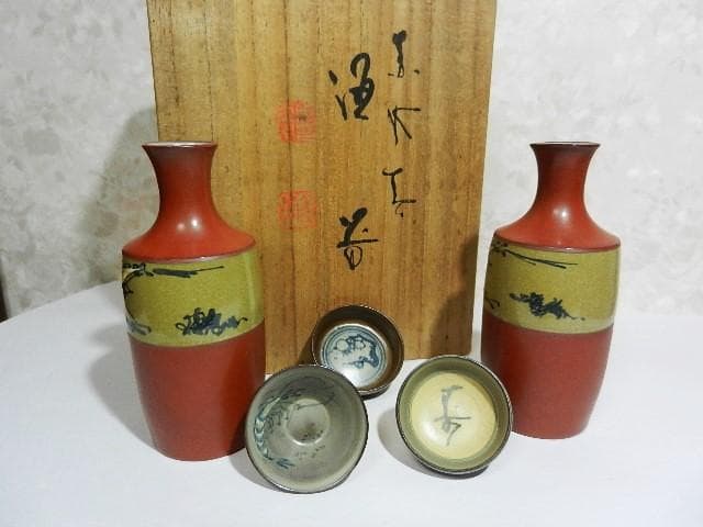 ３代目伊藤赤水（せきすい）作　無名異（むみょうい）焼酒器（徳利２本、猪口３客）