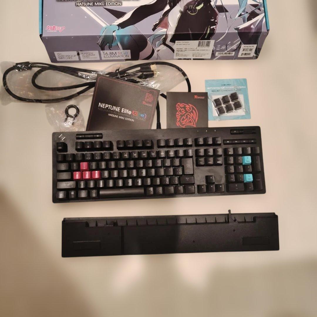 水*煮様 初音ミク　ゲーミングキーボード Thermaltake