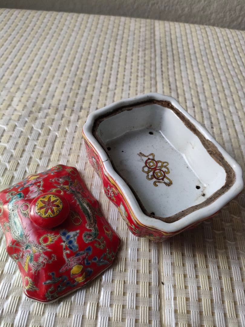 ●中国アンティーク 清朝末期 色絵人物文 蓋付き小物入れ粉彩吉祥文古陶磁香合骨董