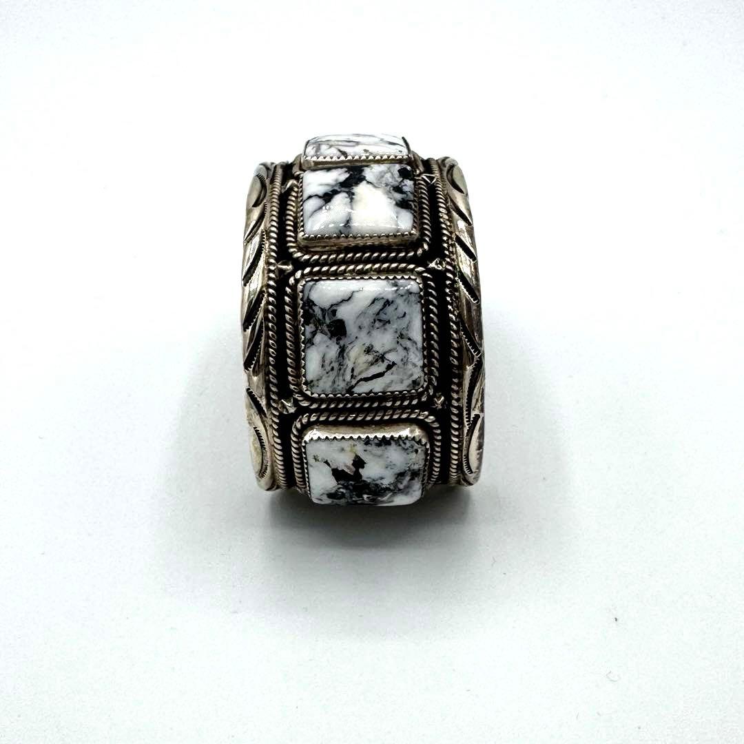 ホワイトバッファロー　バングル　インディアンジュエリー　ロサンゼルス購入