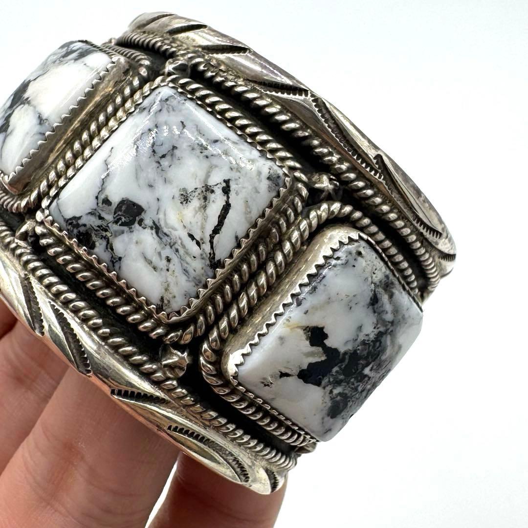 ホワイトバッファロー　バングル　インディアンジュエリー　ロサンゼルス購入