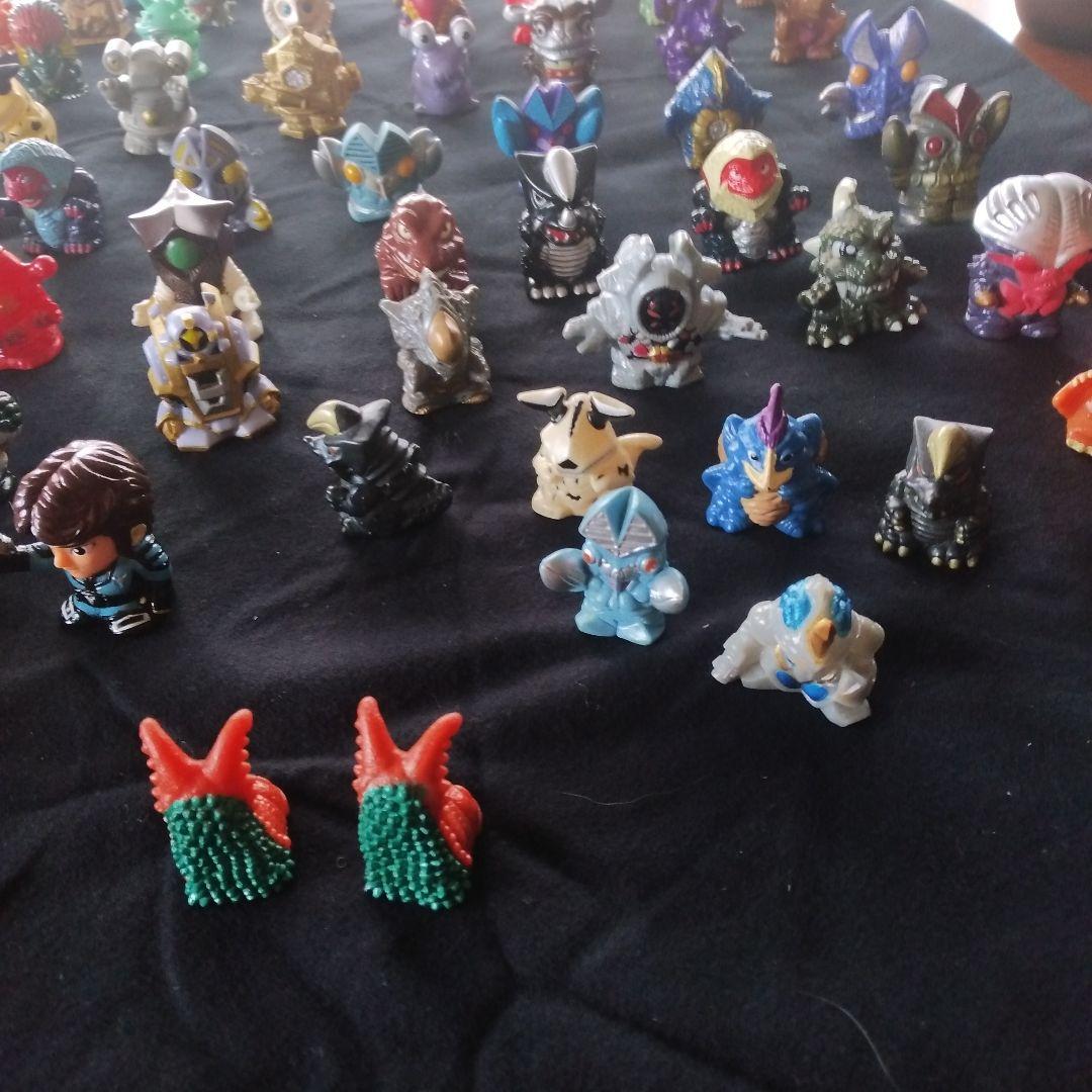 ウルトラマン怪獣とウルトラ警備隊指輪人形80体まとめ売り