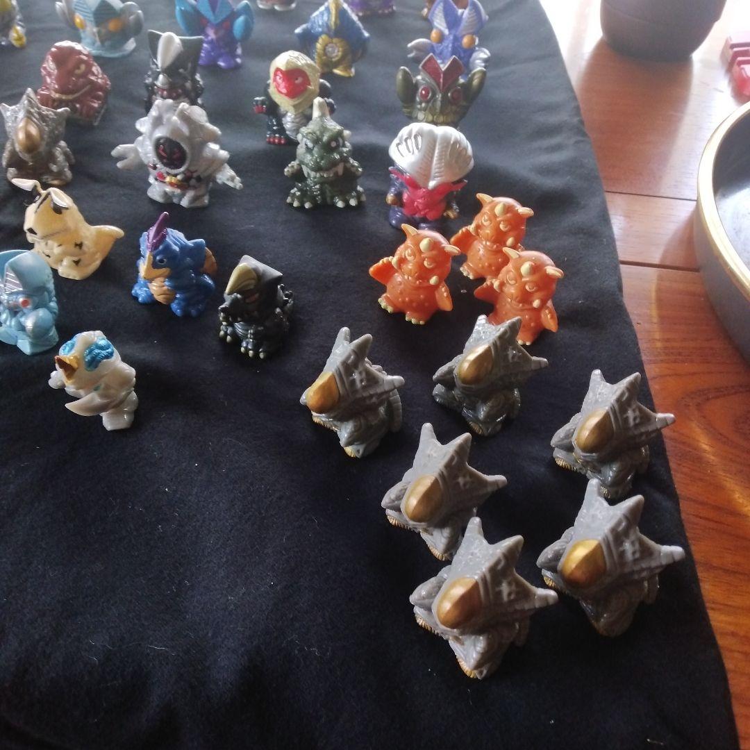 ウルトラマン怪獣とウルトラ警備隊指輪人形80体まとめ売り