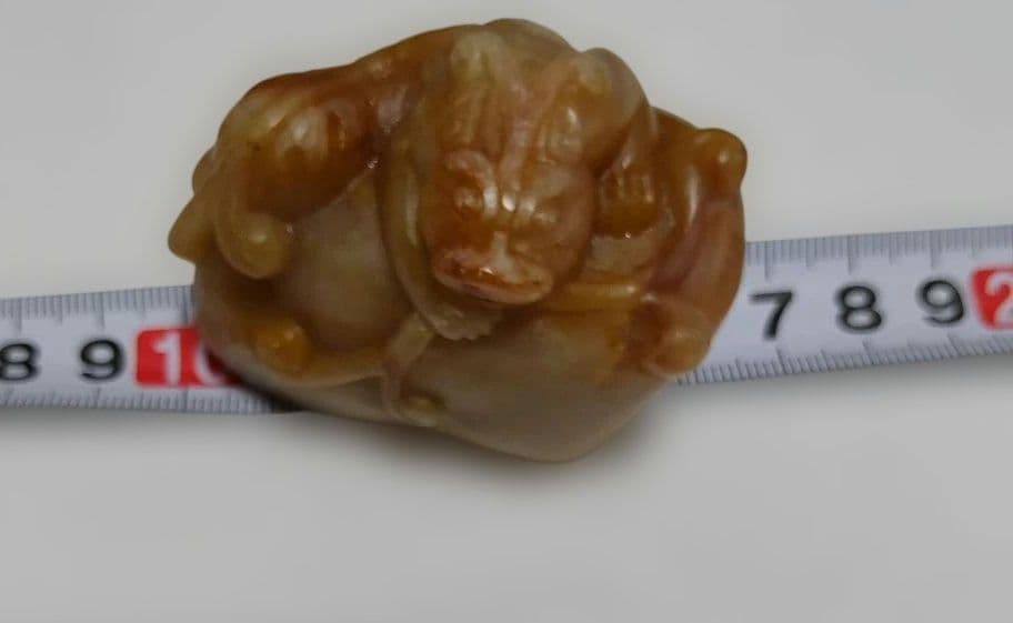 中国の寿山郷の水田で採れる希少な石(田黄石)[石印材の王]寿山石の貔貅の彫刻製品