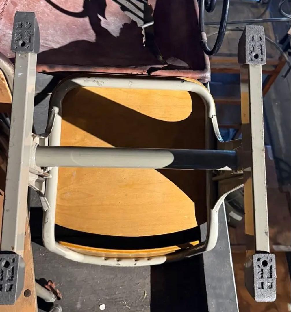 学校の椅子 高さ調整可能