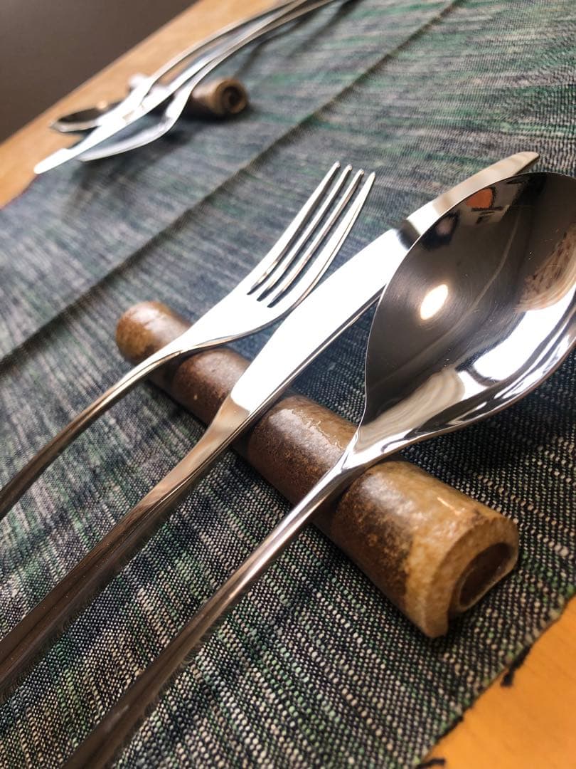 家庭画報掲載陶芸家作　信楽焼焼き締めカトラリーレスト3本セット　ウコン染絹敷物