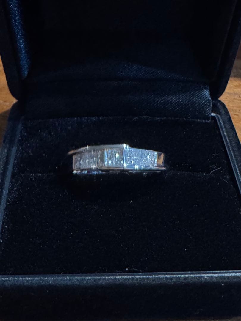 プリンセスカットダイアモンドリング