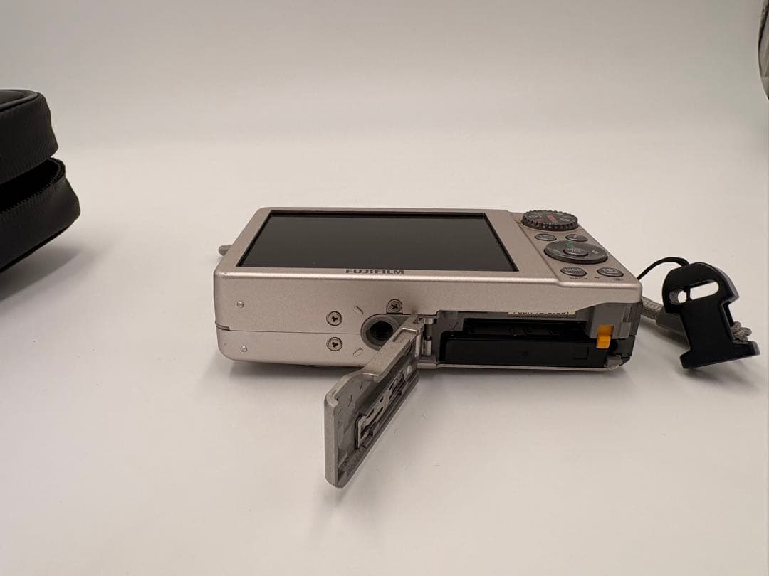 Fujifilm FinePix シルバー コンパクトデジタルカメラ