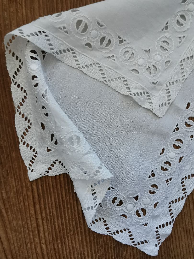 アンティーク オープンカットワーク＆フレンチノット刺繍 ボビンレース編みランナー