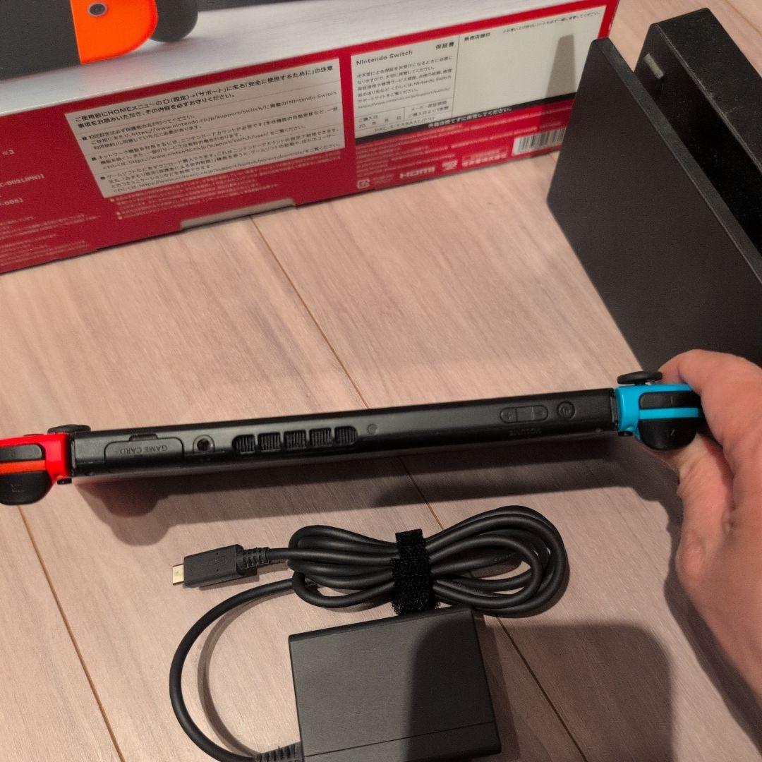 Nintendo Switch 本体 （joy-conストラップなし）