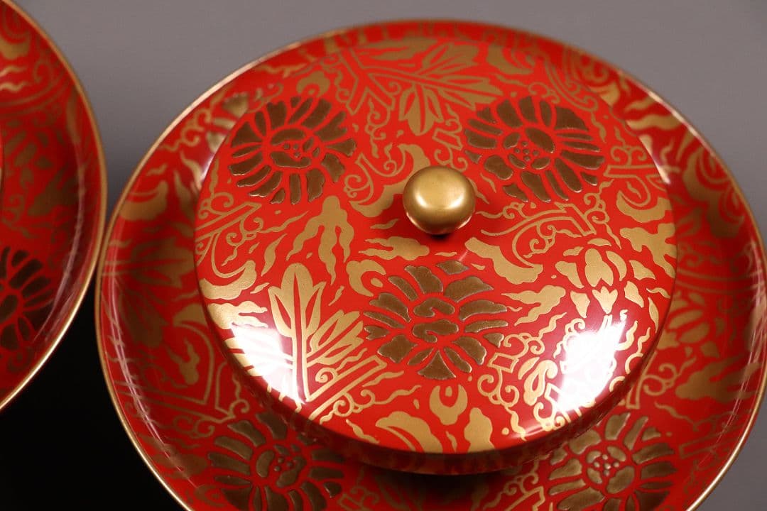 時代花唐草蒔絵 朱塗茶台 茶碗一対 天然木 金蒔絵 古伊万里【MA365】