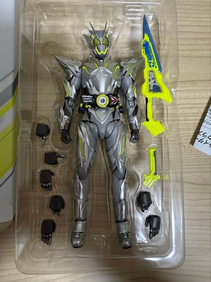 s.hフィギュアーツ　仮面ライダーゼロワン　メタルクラスタホッパー