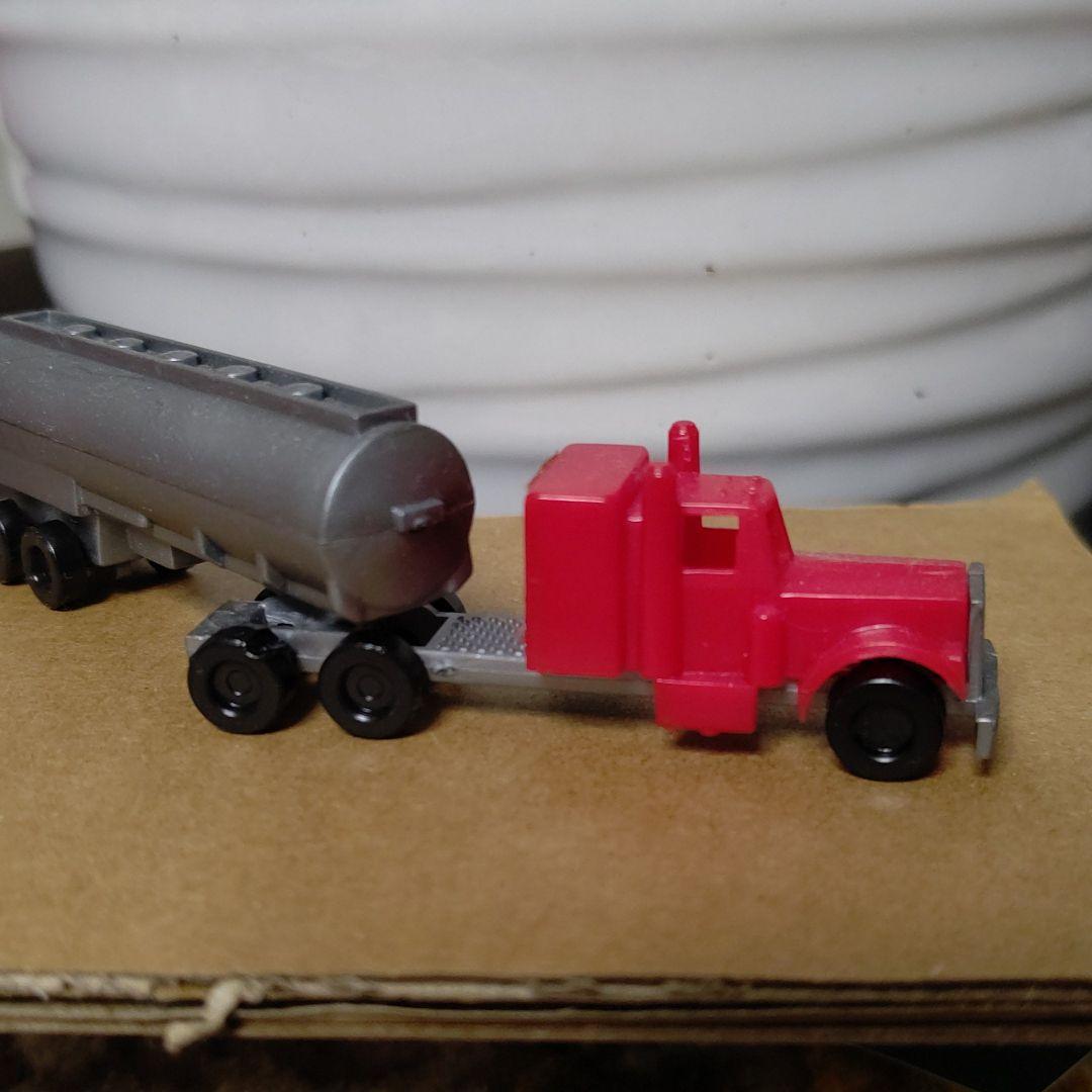 昭和食玩 トラクター 赤  グリコ 森永 おまけ