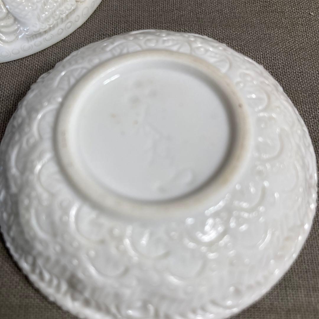 【茂右衛門】白磁彫の伝統　平戸御茶磁窯　十五代中里茂右衛門作　白磁彫龍彫　香合