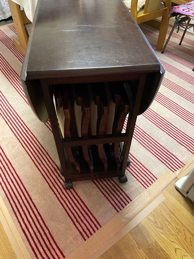 ダークブラウン楕円形ダイニングテーブルと椅子セット