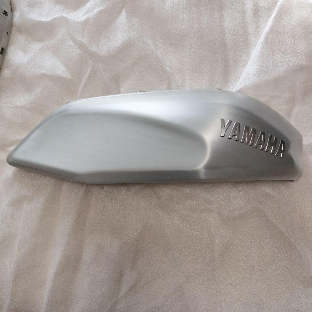 【美品】YAMAHA XSR700 純正タンクサイドカバー左右