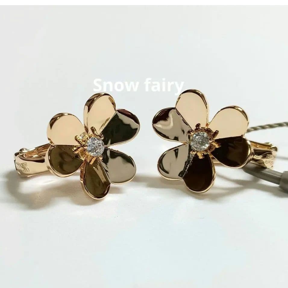 訳あり　三つ葉ピアス　フラワーピアス　イエローゴールドカラー　YG