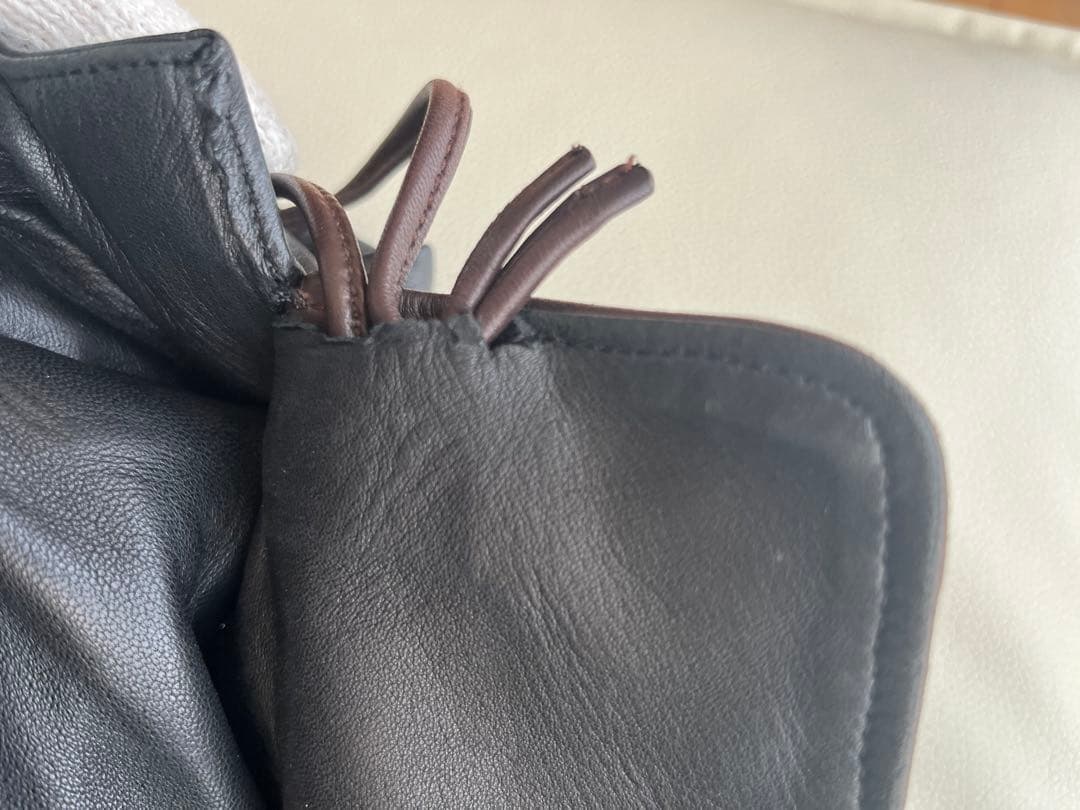 LOEWE 黒レザー巾着型ショルダーバッグ