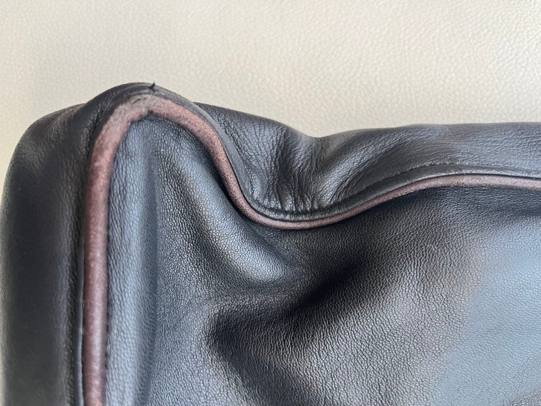 LOEWE 黒レザー巾着型ショルダーバッグ