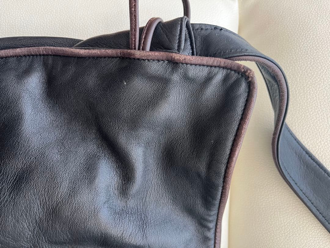 LOEWE 黒レザー巾着型ショルダーバッグ