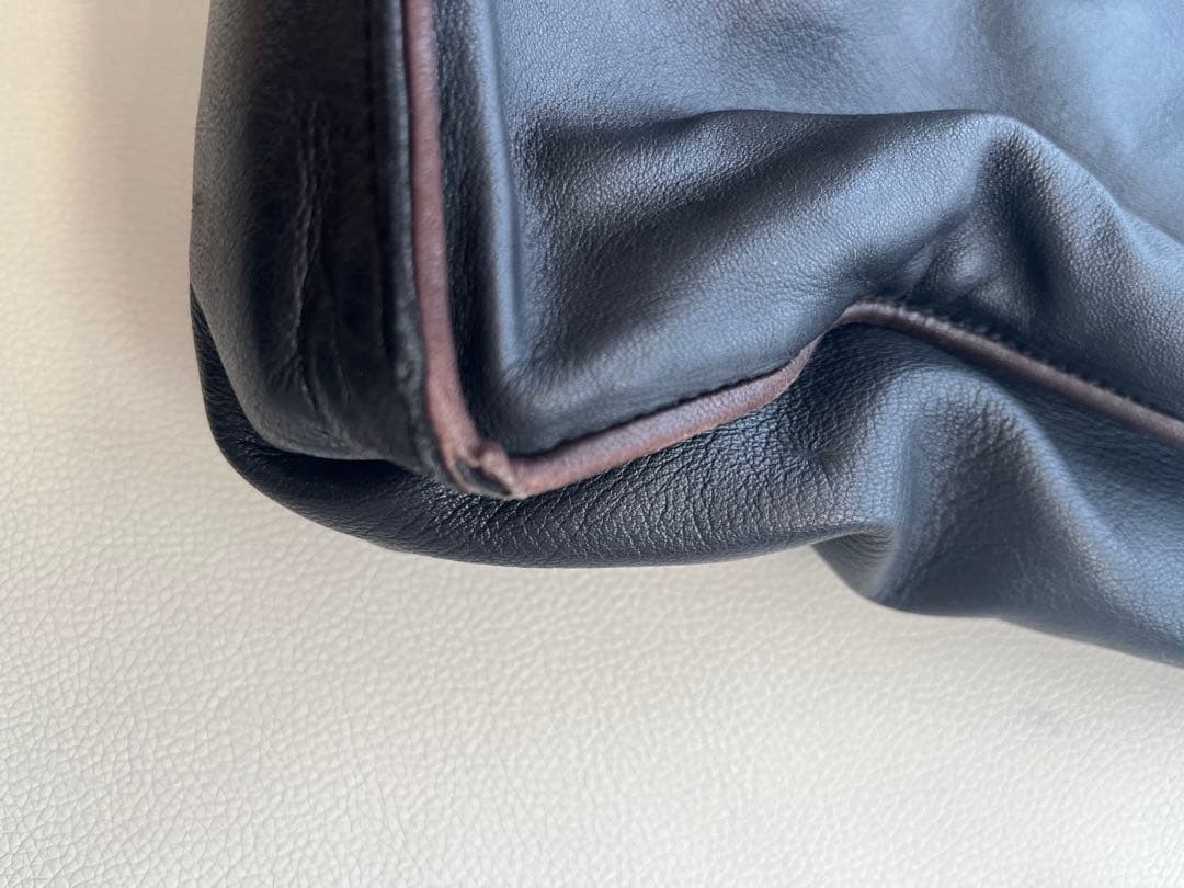 LOEWE 黒レザー巾着型ショルダーバッグ