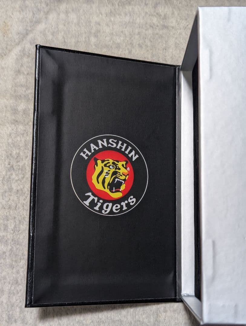 阪神タイガース承認モデル 電波ソーラークロノ 1935本限定　腕時計