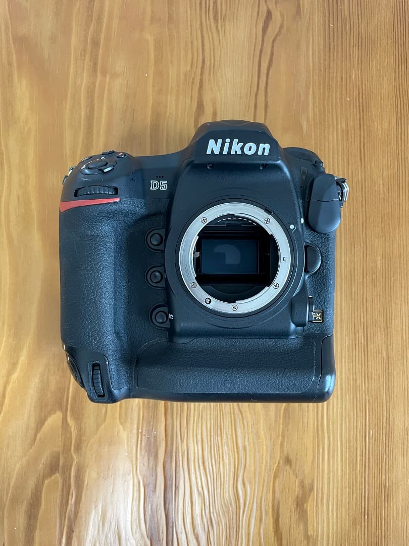 Nikon一眼レフカメラ D5 (CF) ボディ+バッテリー＆充電器 付属