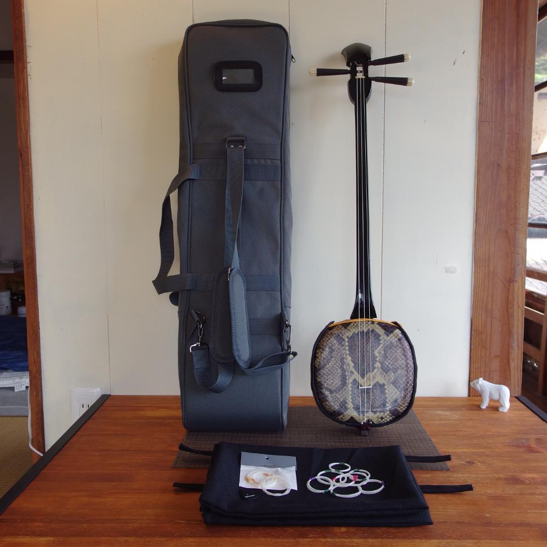 沖縄三線　ケース付き(インナー有り　替え弦多数