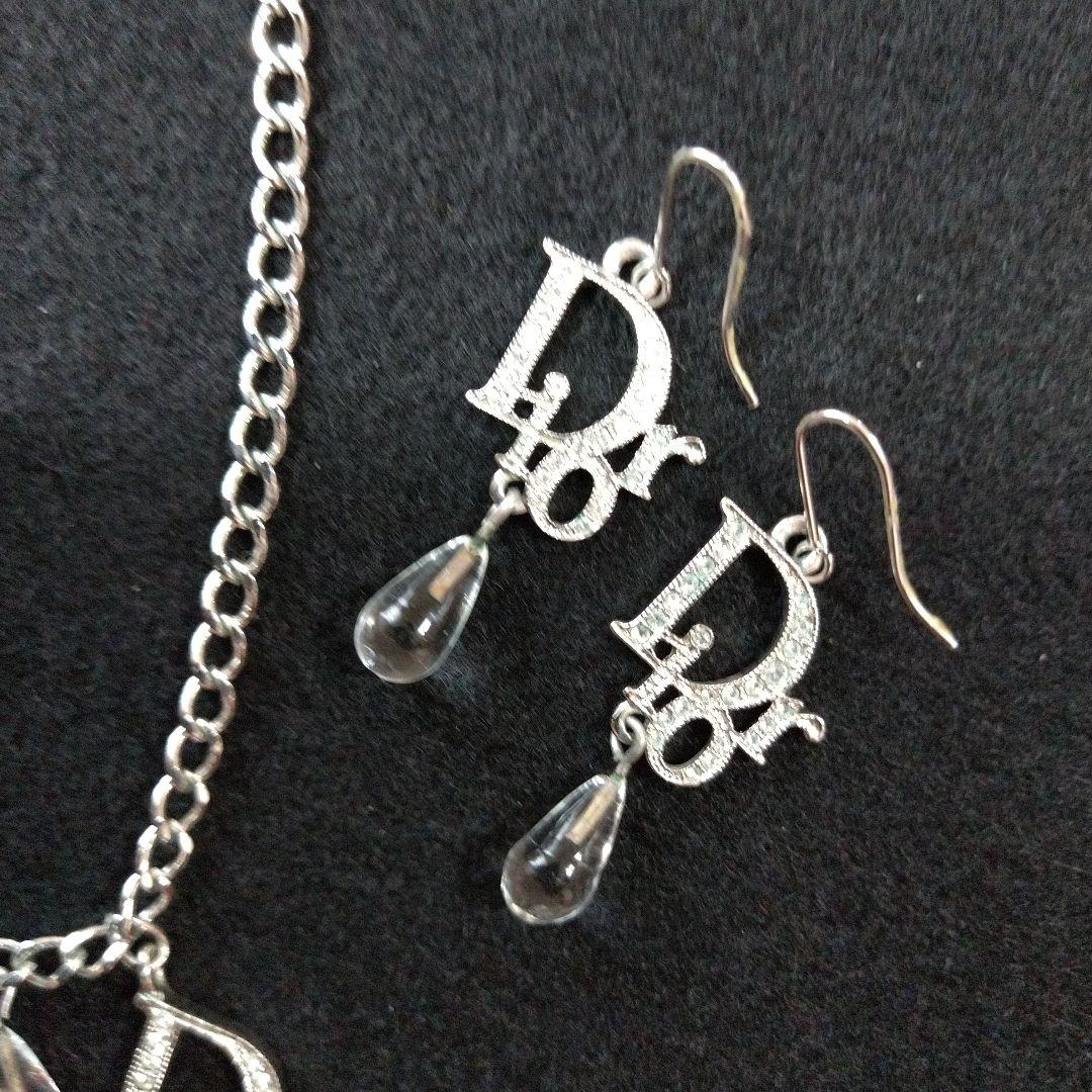可愛い♡別売袋付♡Dior 揺れる雫 ロゴネックレス ＆フックピアス両耳