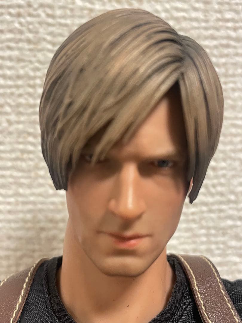 レオン・S・ケネディ フィギュア　1/6 RE4 バイオハザード