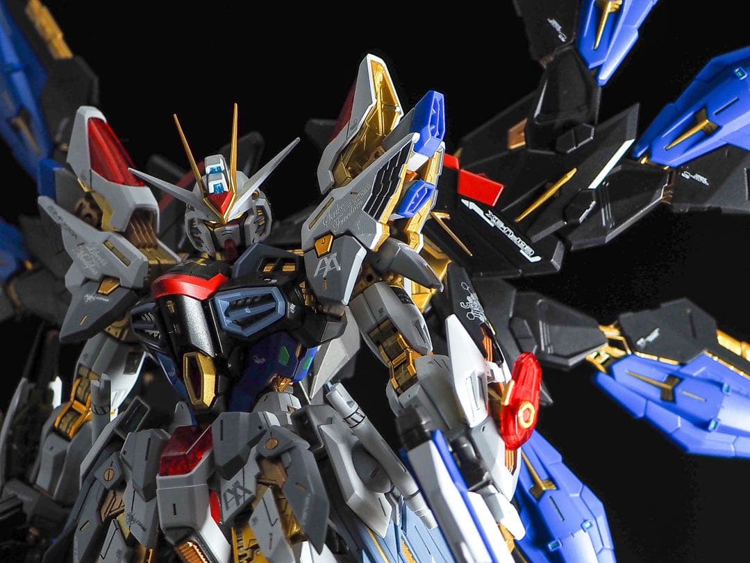 バンダイ製　MGEX ストライクフリーダムガンダム　全塗装　完成品　LED搭載