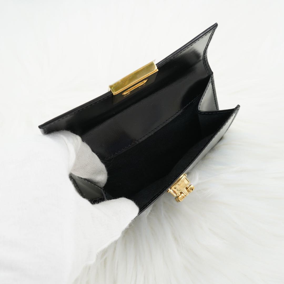 未使用品　箱付き　Salvatore Ferragamo 折り財布　ガンチーニ